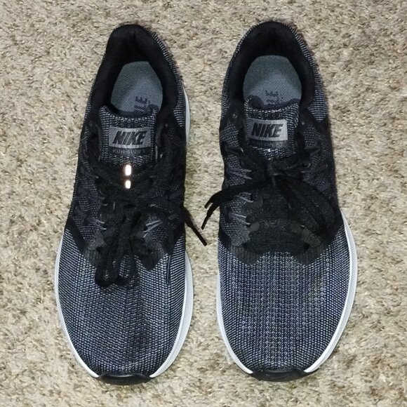 Women's Nike Running Shoes Fit Sole Cushioning Size US 8 EUC/Like new. - Picture 1 of 8